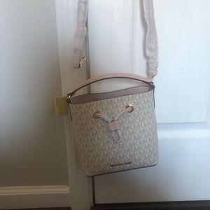NWT MK bucket purse with strap
